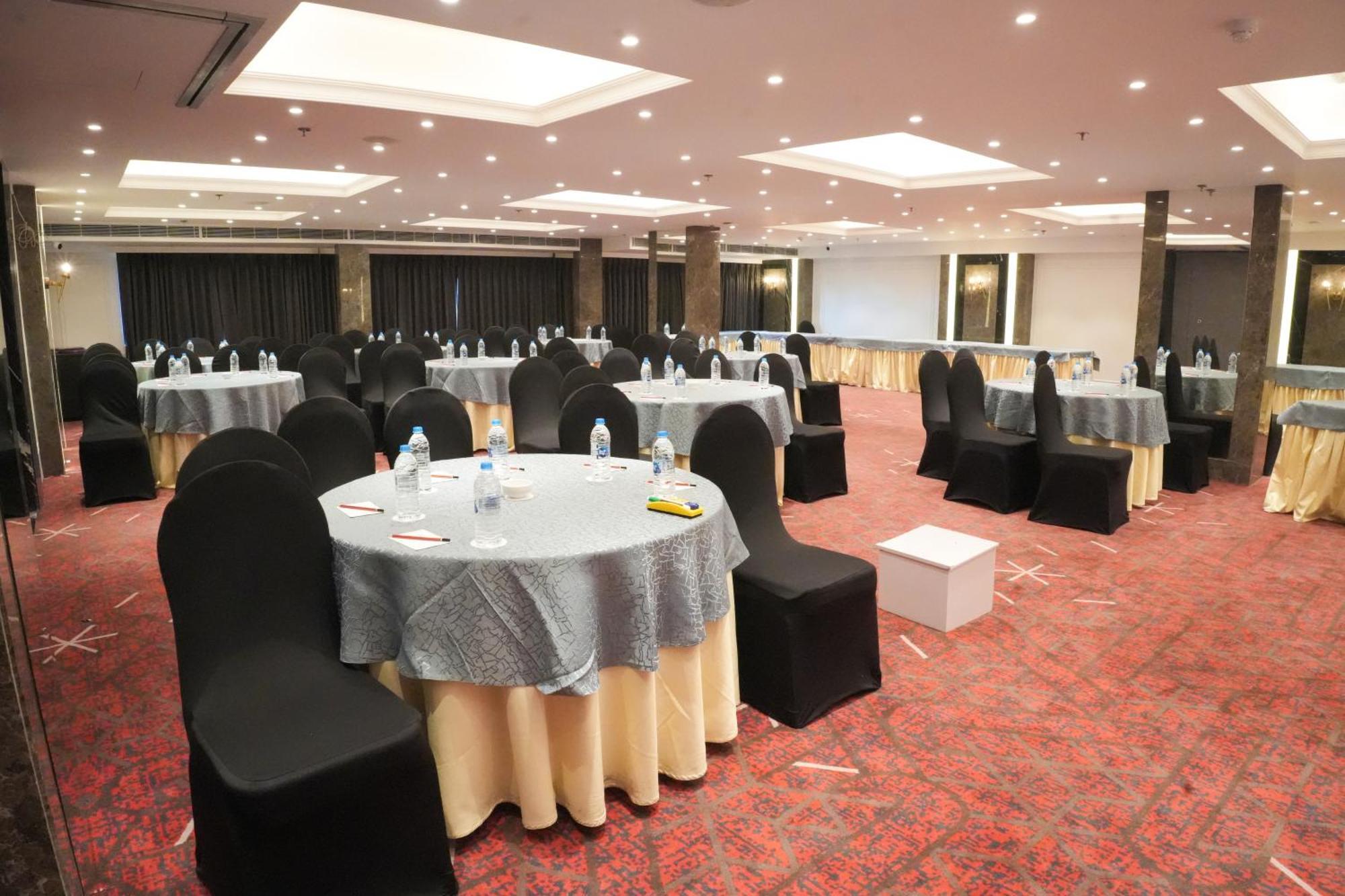 Hotel Soot Kolkata Bagian luar foto